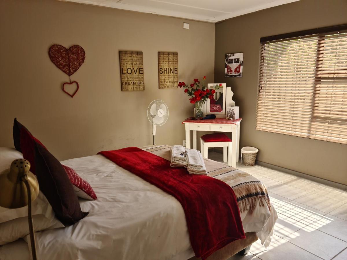 Mackenzies Accommodation East London Εξωτερικό φωτογραφία