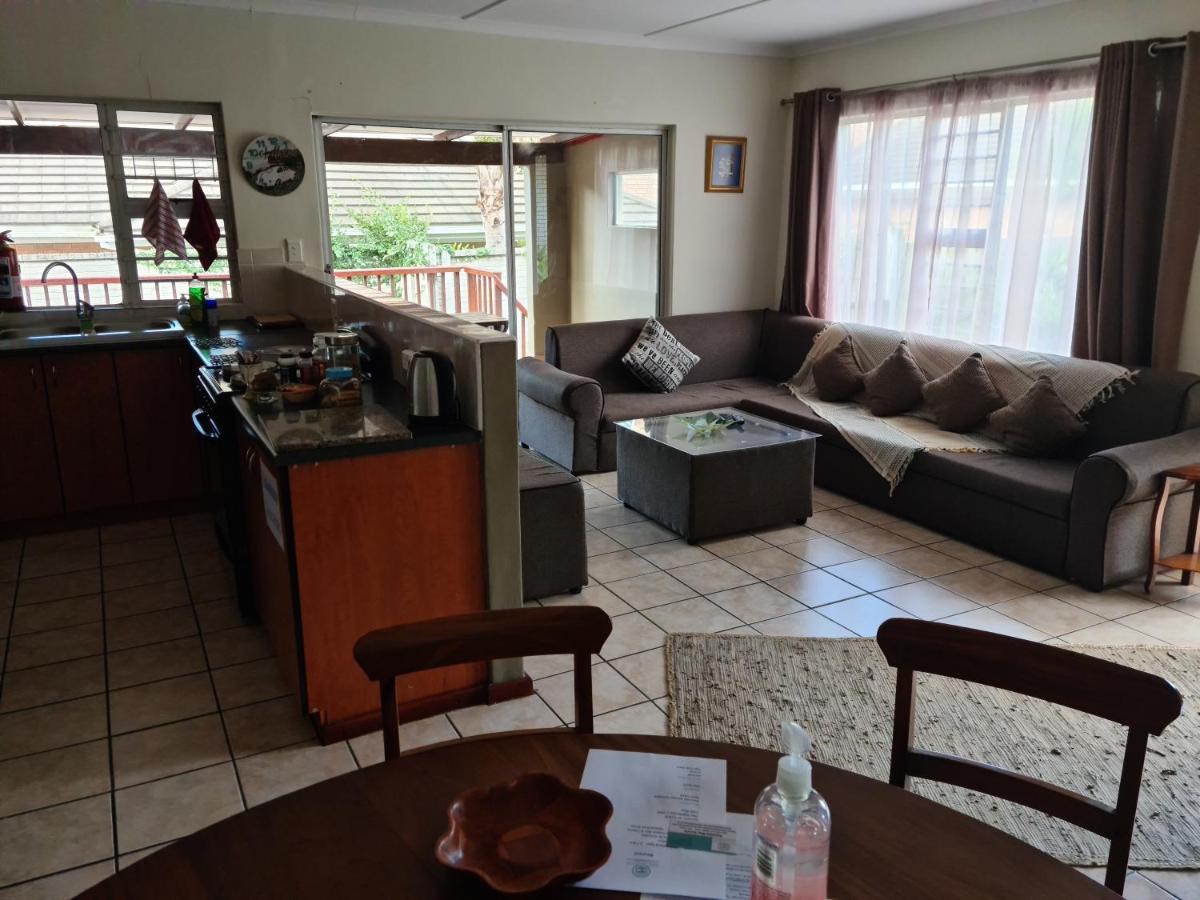 Mackenzies Accommodation East London Εξωτερικό φωτογραφία
