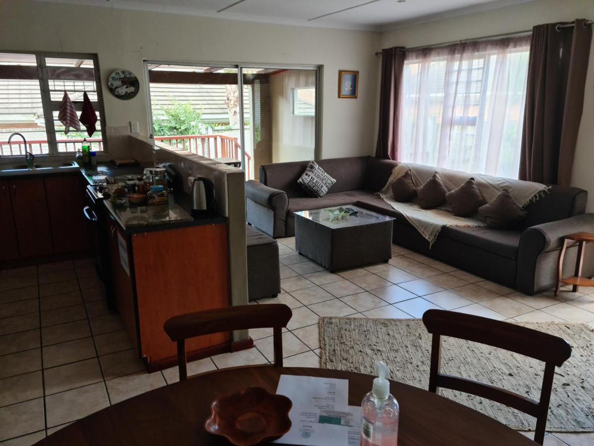 Mackenzies Accommodation East London Εξωτερικό φωτογραφία